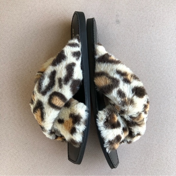 SODA Leopard Faux Fur Criss Cross Slip On Sandals Size 8 - Picture 7 of 11